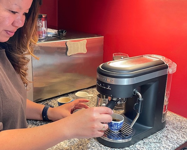 Medicinsk malpractice renere henvise Review: KitchenAid Semi-Automatic Espresso Machine with Milk Frother -  Canadian Reviewer - Reviews, News and Opinion with a Canadian Perspective